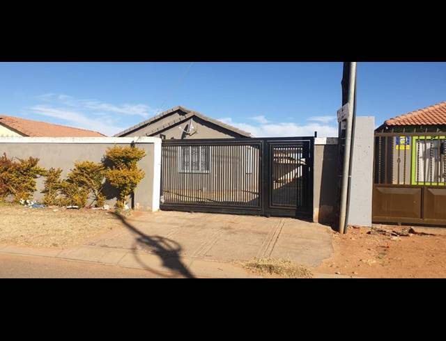 3 BEDROOM HOUSE FOR SALE IN PROTEA GLEN EXT